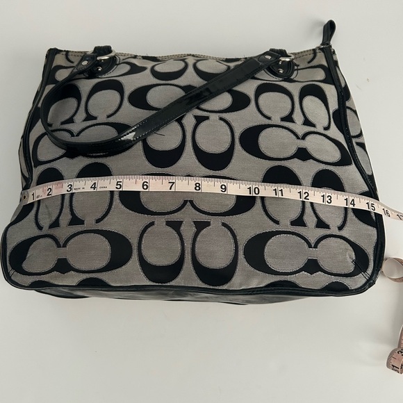 Coach Shoulder Handbag - Picture 5 of 9